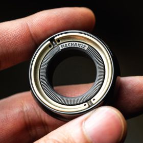 Fidget Spinner Ratchet Magnetic Toy (Option: Zirconium alloy Pro model)